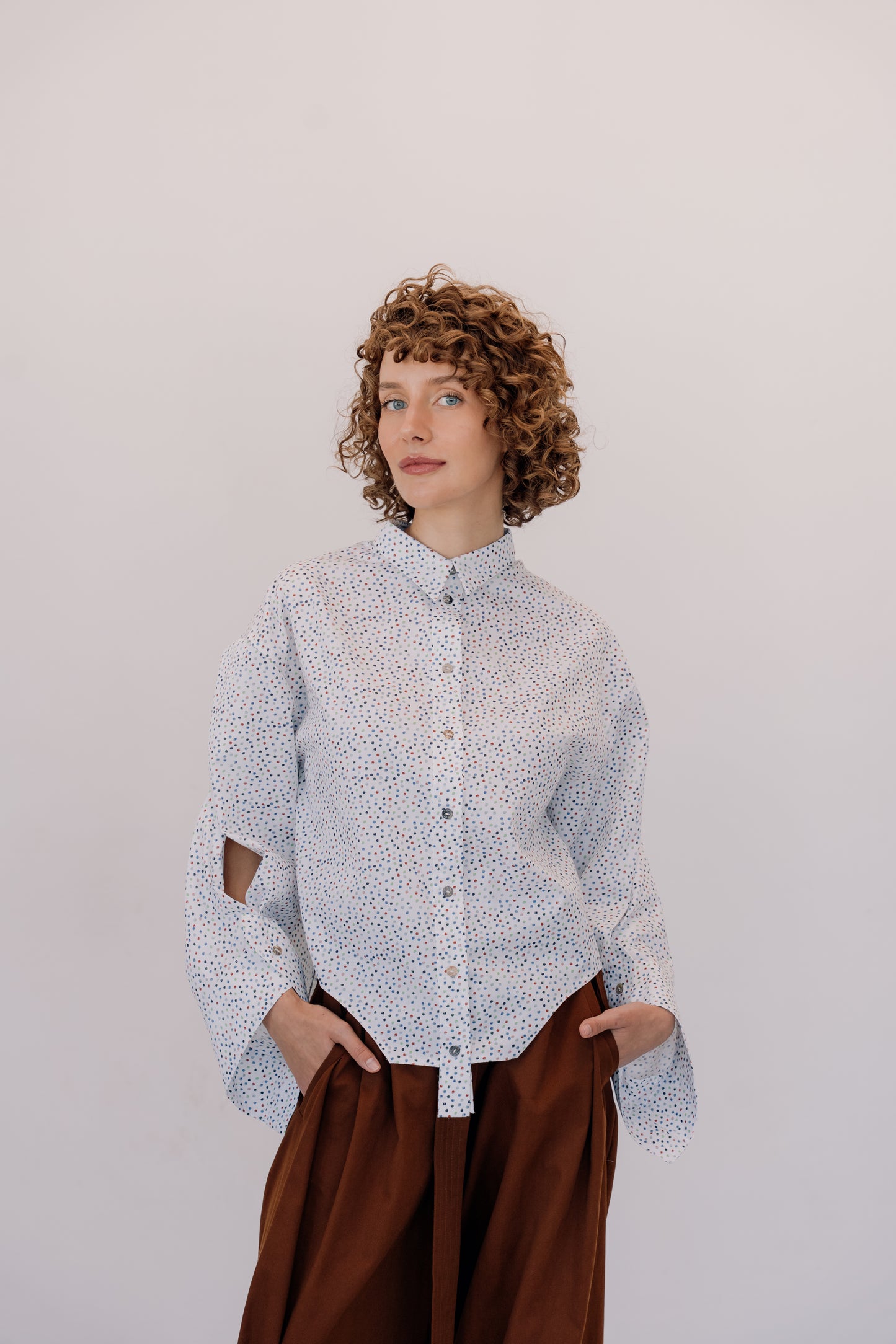 DR_003/02______ Koszula dotted twist