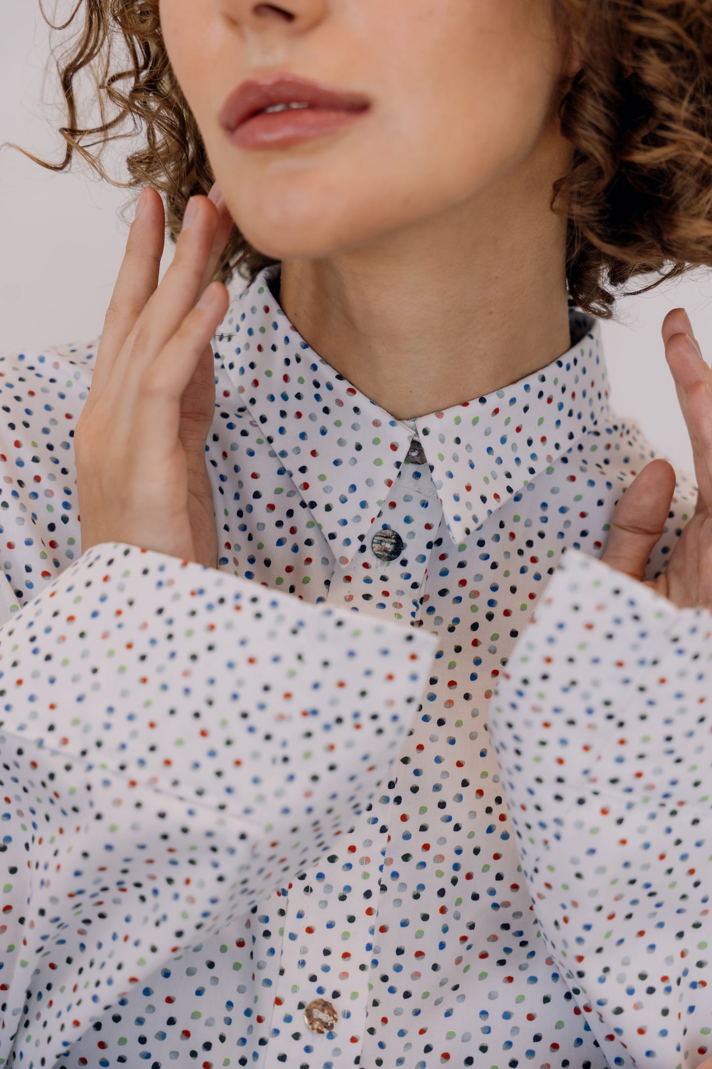 DR_003/02______ Koszula dotted twist