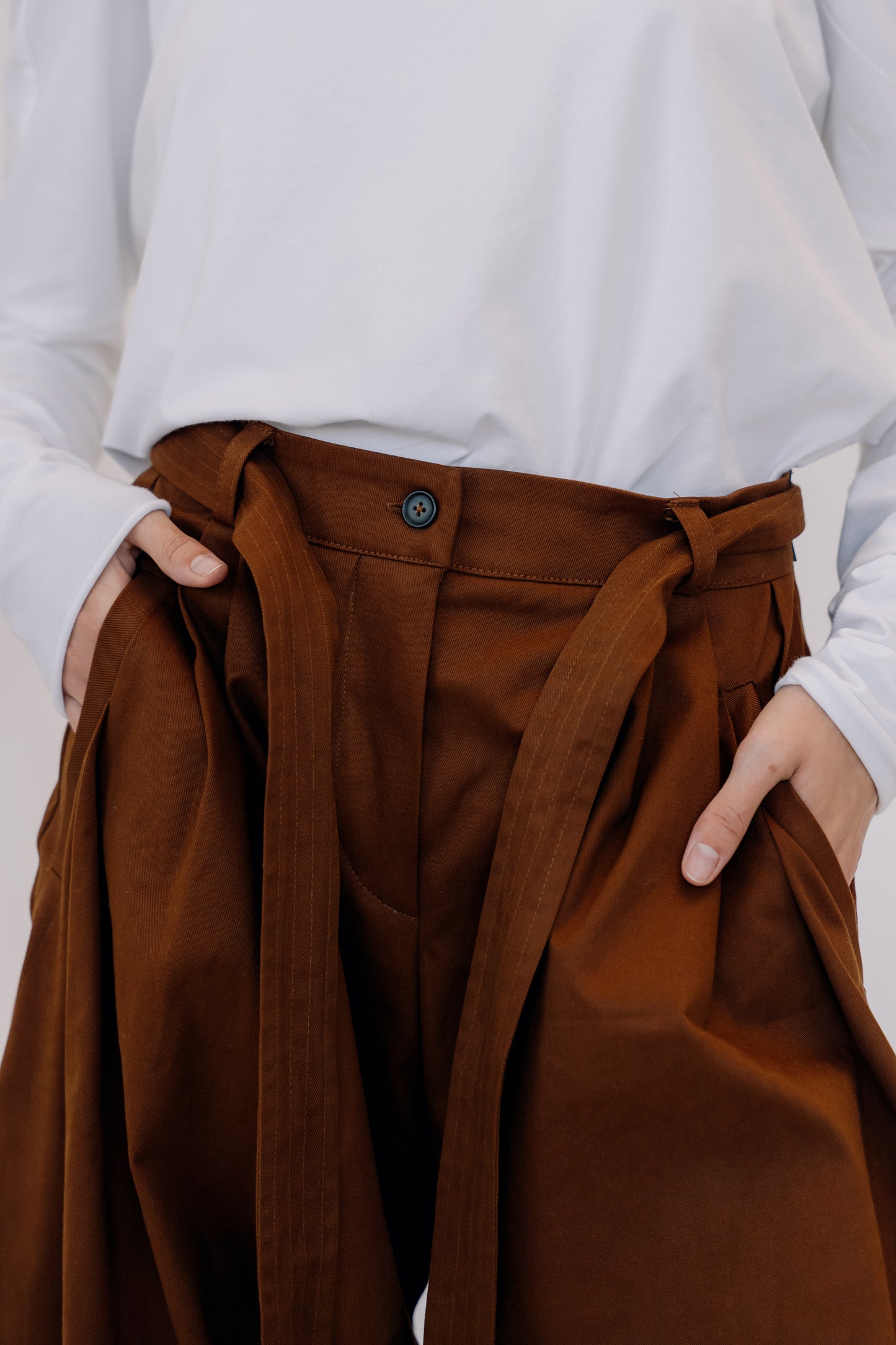 DR_003/08______ Spodnie out of shape cinnamon