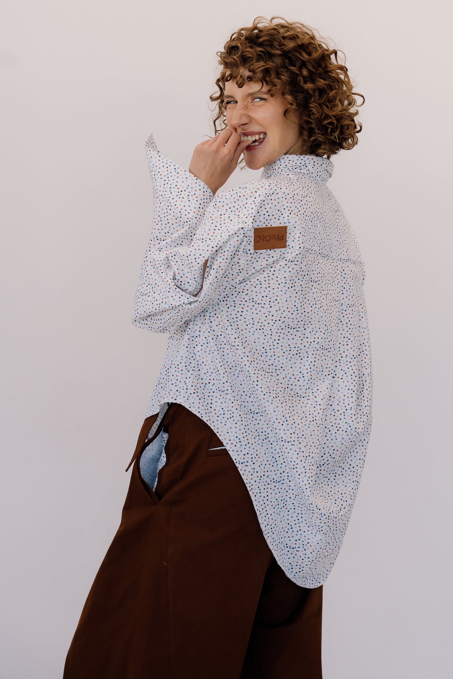 DR_003/02______ Koszula dotted twist