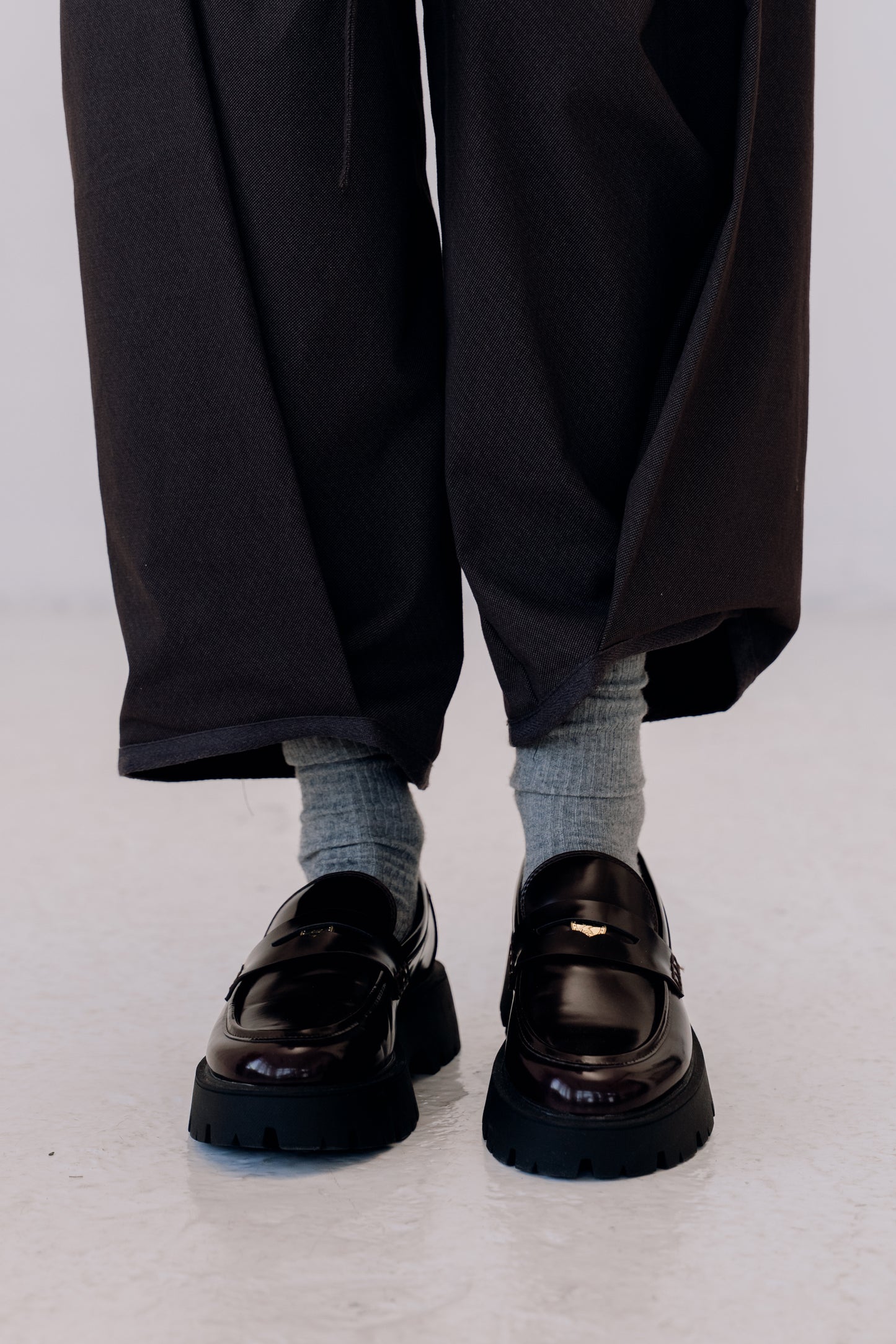 DR_003/09______ Spodnie out of shape chocolate paper